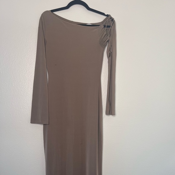 Meshki Gabby dress Elegant Brown One-Shoulder Dress mushroom color M #10 - Picture 7 of 14